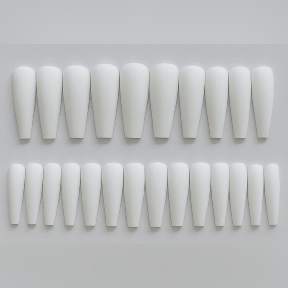 7 Piece Press-On Nails Kit - Picture 3 of 4